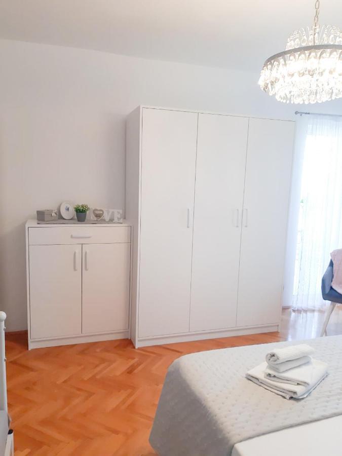 Apartments Sara Podstrana Extérieur photo