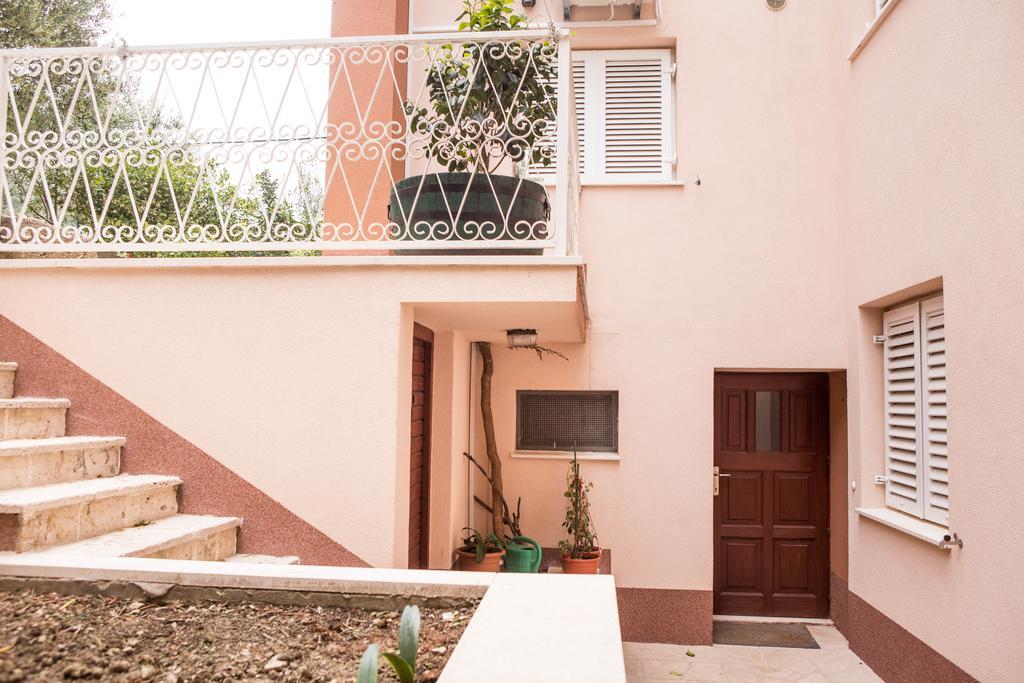 Apartments Sara Podstrana Extérieur photo
