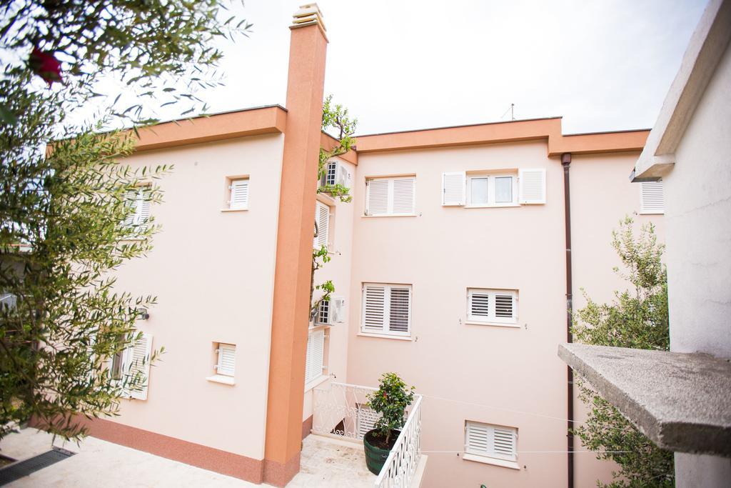 Apartments Sara Podstrana Extérieur photo